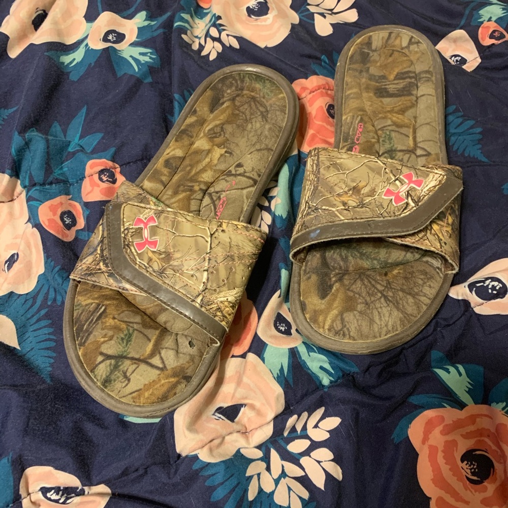 Under armor flip flops